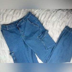 Fashion Nova ‘Never better Cargo Jeans - light blue wash ‘
